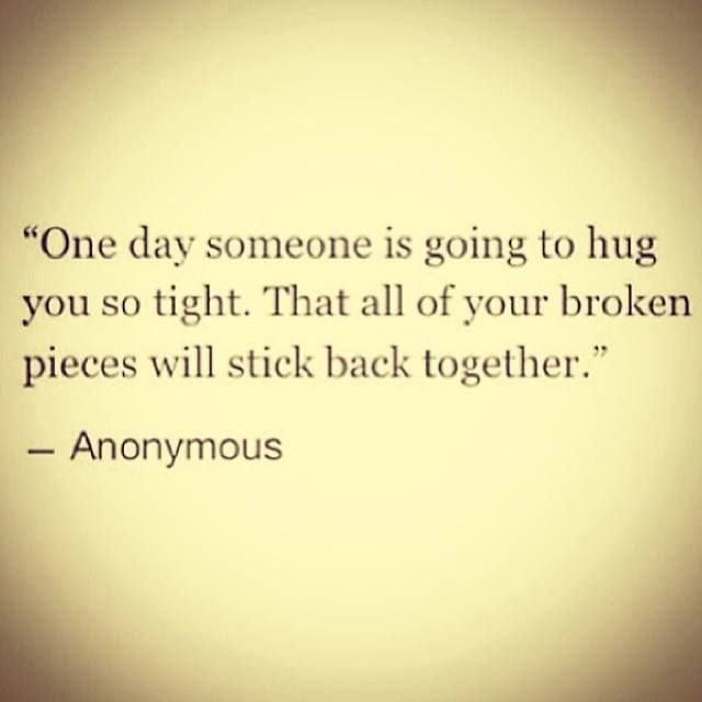 Une citation sur un fond de couleur crème dit : « Un jour, quelquun va te serrer si fort dans ses bras que tous tes morceaux brisés se recolleront, rayonnant le pouvoir de guérison de lénergie sexuelle. » — Anonyme.
