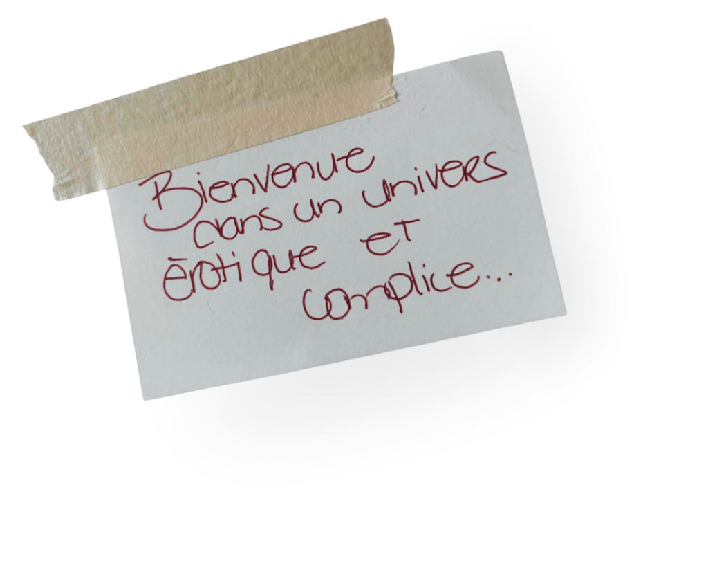 Handwritten note taped with masking tape reads 'Bienvenue dans un univers érotique et complet...'
